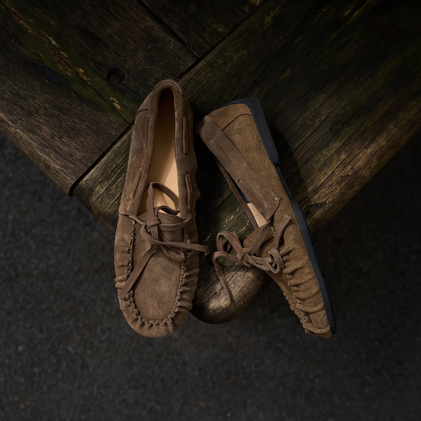 

2026 New Women's Flats Shoes Hand-sewn Pleats Women Loafers Large Size Casual Leather Female Shoes Pleated Casual Boat Shoes