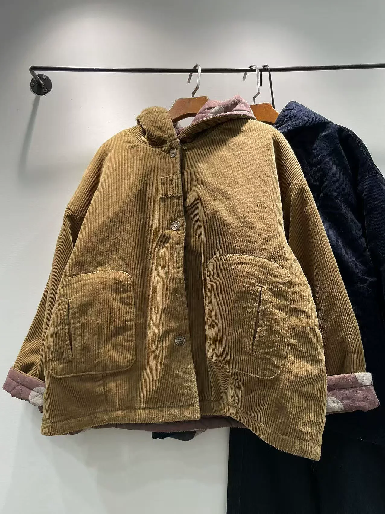 2026 Middelbare leeftijd vrouwen kleding grote maat katoen gewatteerde corduroy jas jas voor vrouwen hooded dikke warme gewatteerde jas jas