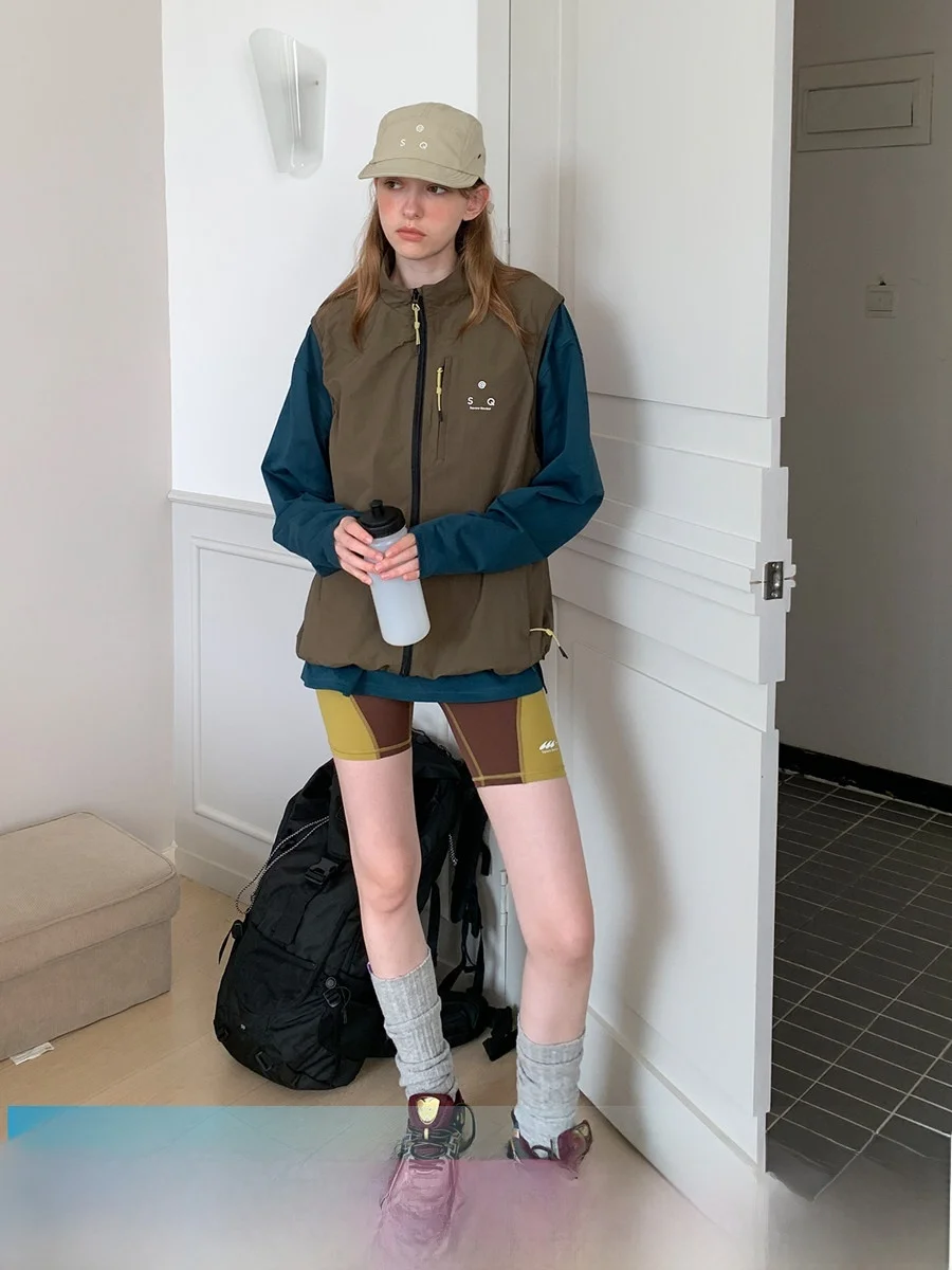 

Легкий повседневный спортивный жилет, женский уличный функциональный ветрозащитный модный дизайн с квадратными отверстиями, молния, чистый цвет