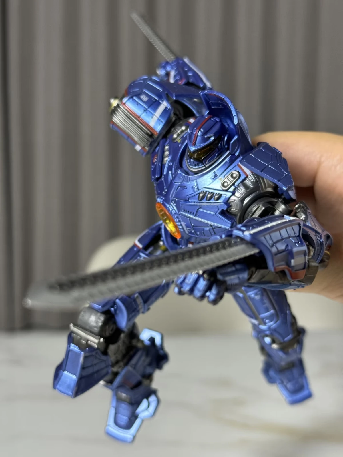 100% juguetes Mecha genuinos personajes clásicos figura de acción Gipsy Danger muñeca coleccionable juguetes de moda regalo de Navidad de escritorio