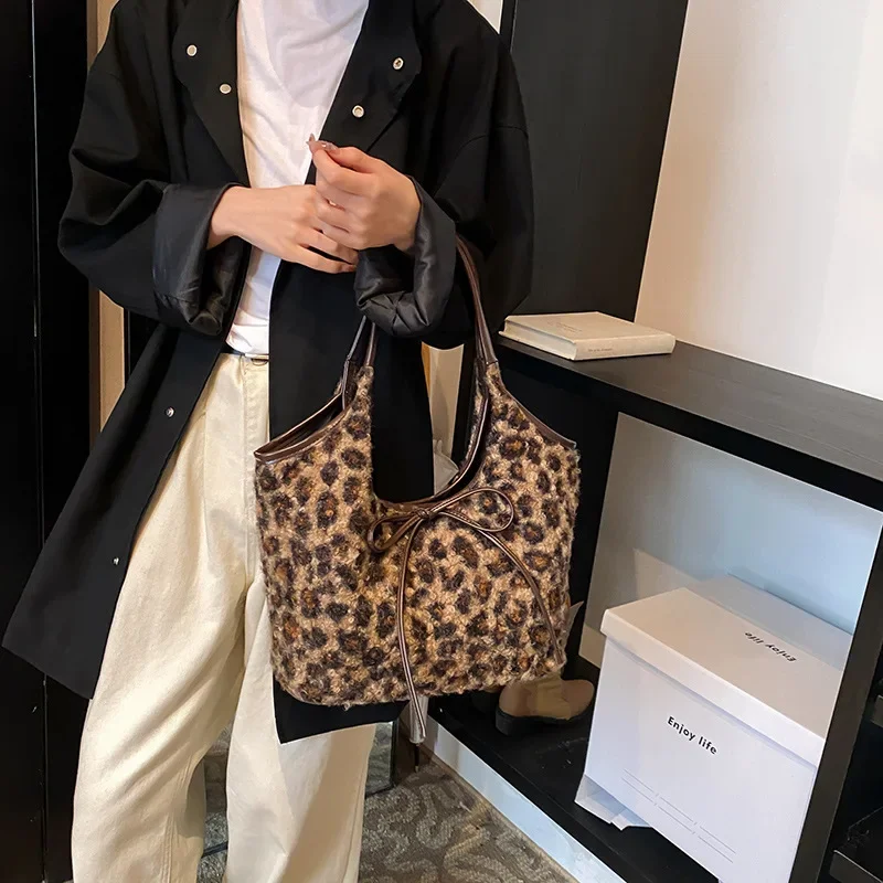 Retro fofo leopardo impressão axilas saco elegante bolsa de ombro feminina versão coreana casual versátil saindo saco de compras