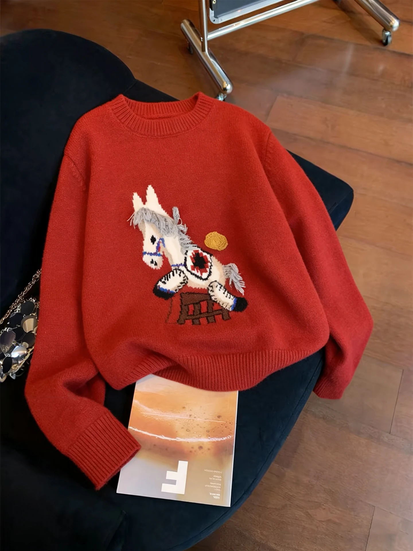 

Модный вязаный свитер в стиле ретро, красный, женский, свободного кроя, повседневный, с длинными рукавами, круглым вырезом, с мультяшным принтом, для весны и осени