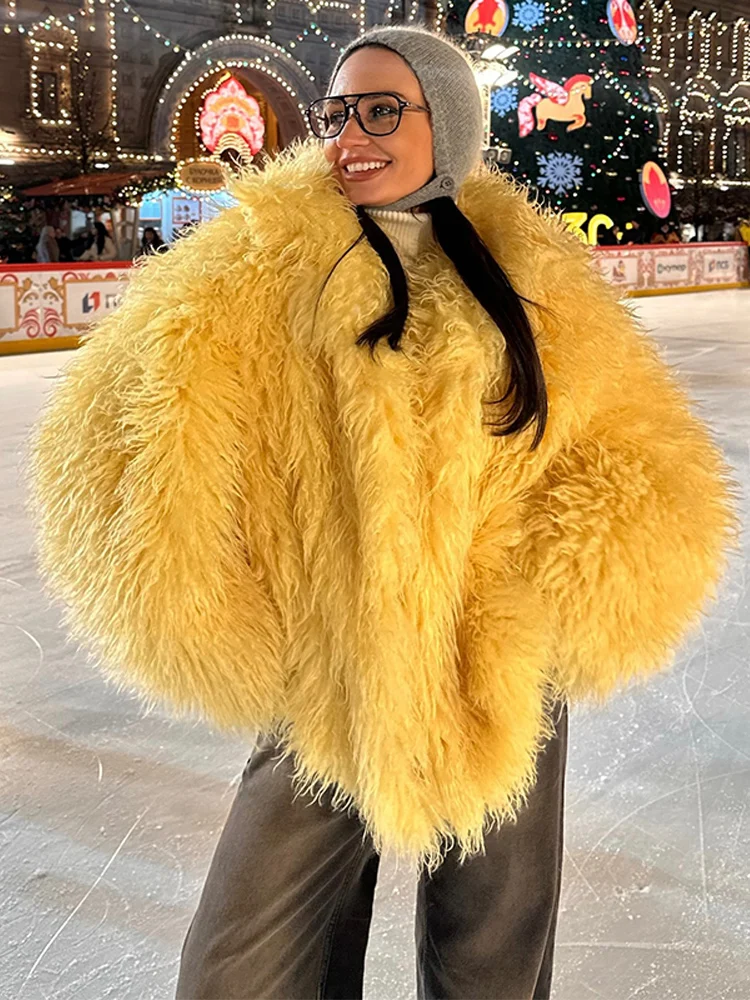 Żółty płaszcz damski z imitacji futra z frędzlami, dekolt w serek, długi rękaw, luźna, ciepła kurtka, nowość na zimę 2025, odzież wierzchnia w stylu ulicznym do pracy.