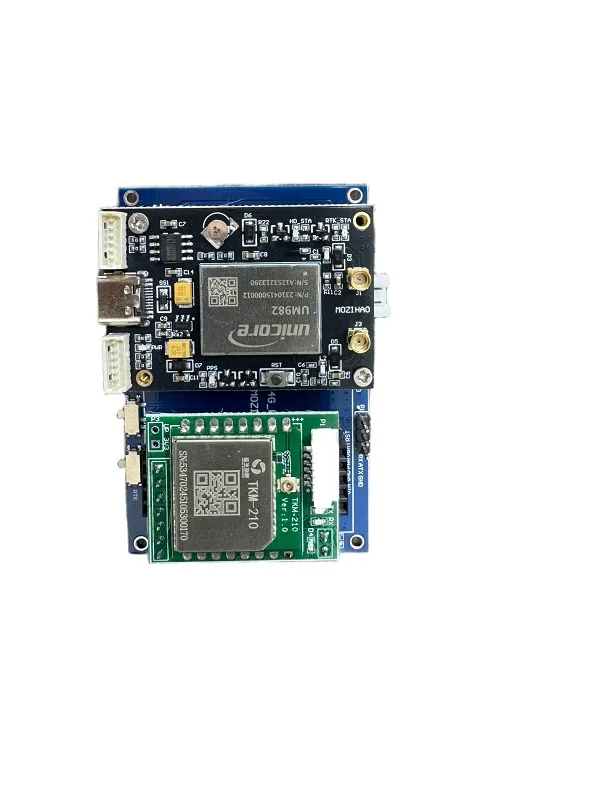 Um982 Um980 Rtk Full-Band Gnss Lora Wireless Data Transmission Allows for Self-Setup of Base Stations and Mobile Stations, Suitable for the Mapping Industry and Lawn Mower Applications