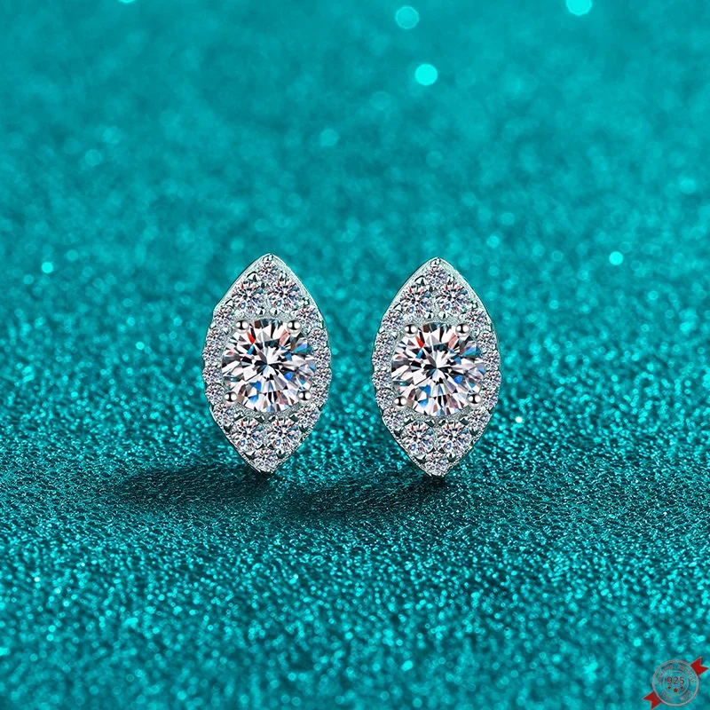 

1.0 ct Moissanite S925 Silver Stud Earrings for Women Plated Pt950 Oval Micro Inlaid Edging Ear Studs Lover's Gift Wholesale