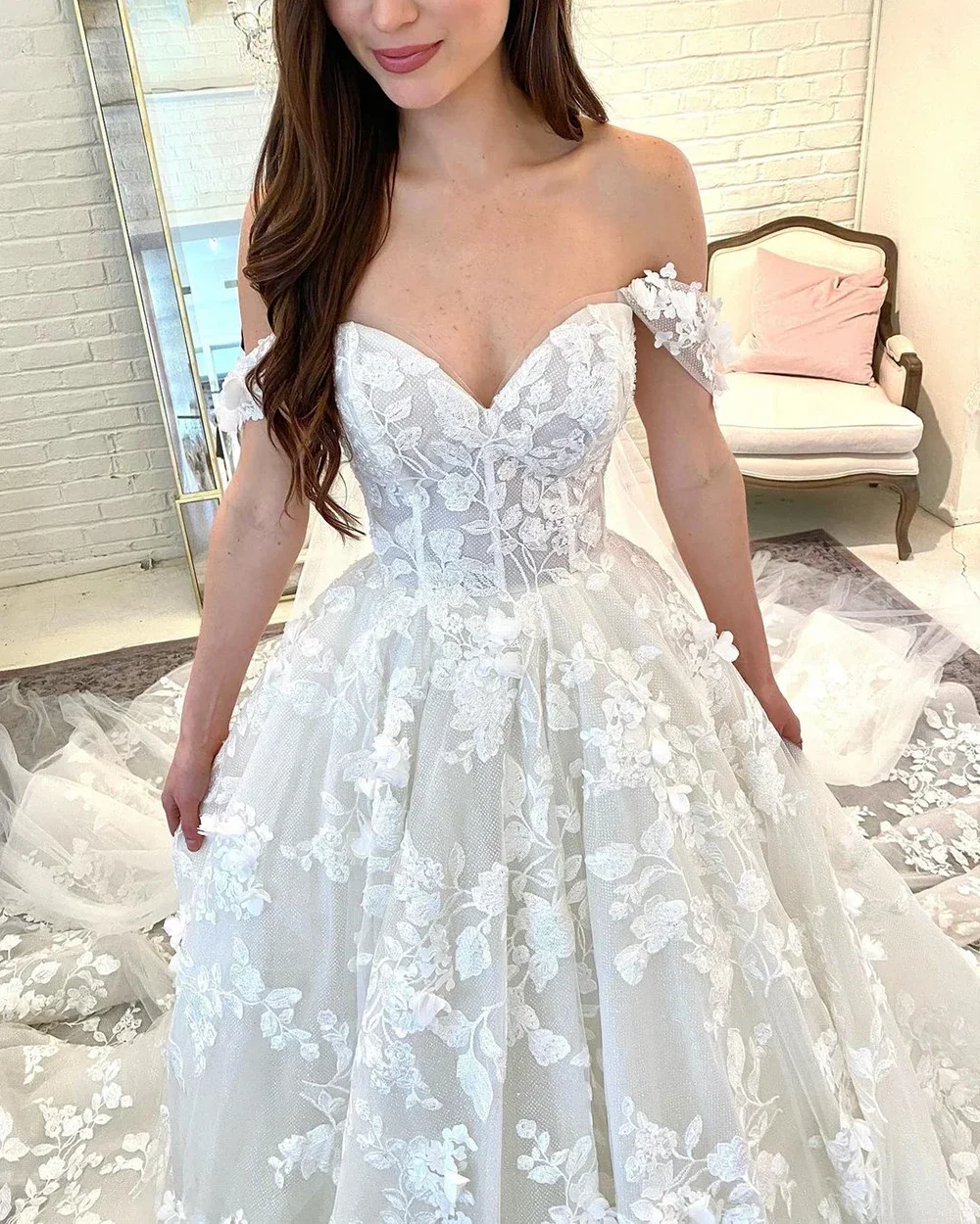 Customized Princess Ball Gown 2025 Boho Wedding Dresses For Women Off the Shoulder Sweetheart Lace Appliques Bridal Gown