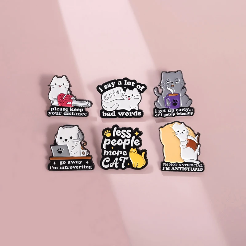 يرجى الحفاظ على مسافةك المينا دبوس مكافحة الاقتباس الاجتماعية من القطط اذهب بعيدا أنا الانطوائي دبابيس شارة مجوهرات هدايا للطفل