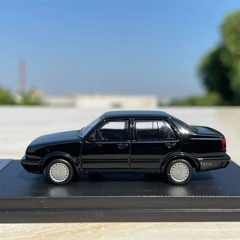 Diecast 1:64 Scale VW Jetta Simulation Alloy Car Model Static Display Collectible Gift Toy Decration Souvenir