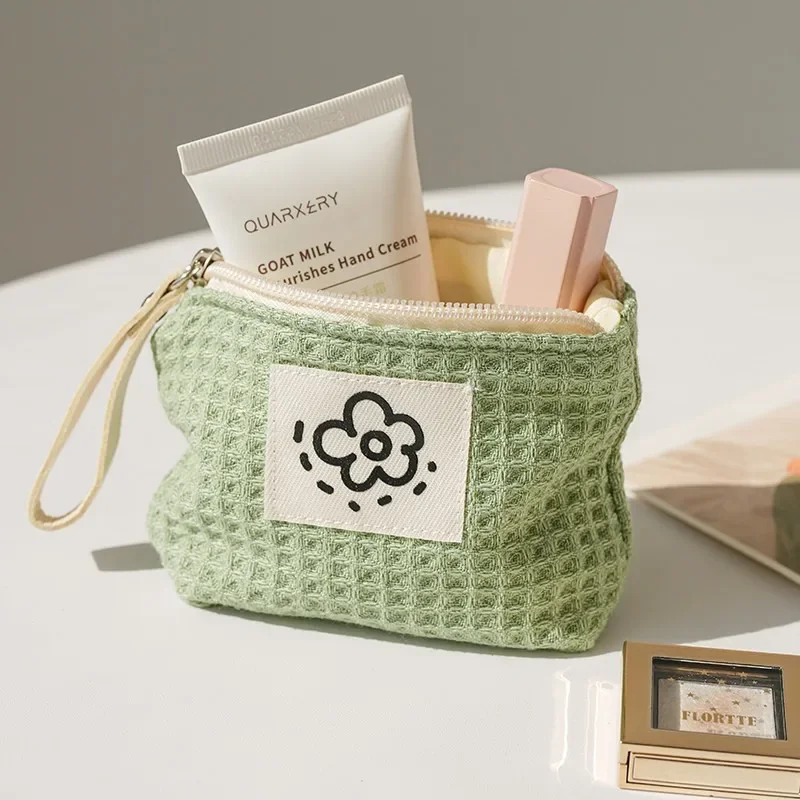 Kawaii Floral Wristlet Coin Purse for Women Portable Summer Flower Lipstick Pouch Cute Minimalist Wallet