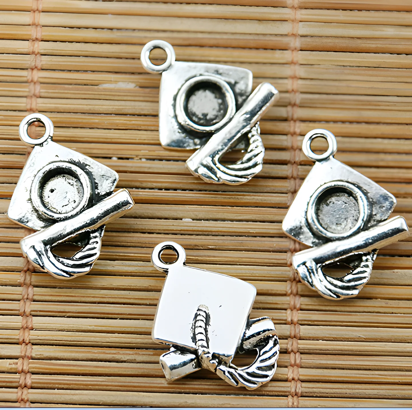 

10pcs 20*14mm Alloy matel tibetan silver graduation cap pendants HWEF1887