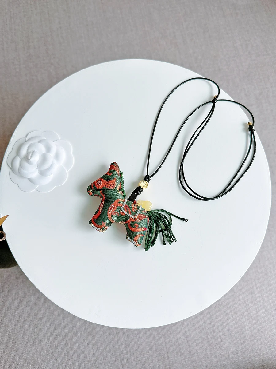 

Stitch Hand-Out Gifts Chinese Green Shu Brocade Jacquard Fabric Chian With Small Horse Accessories Needlework Pendants Necklace