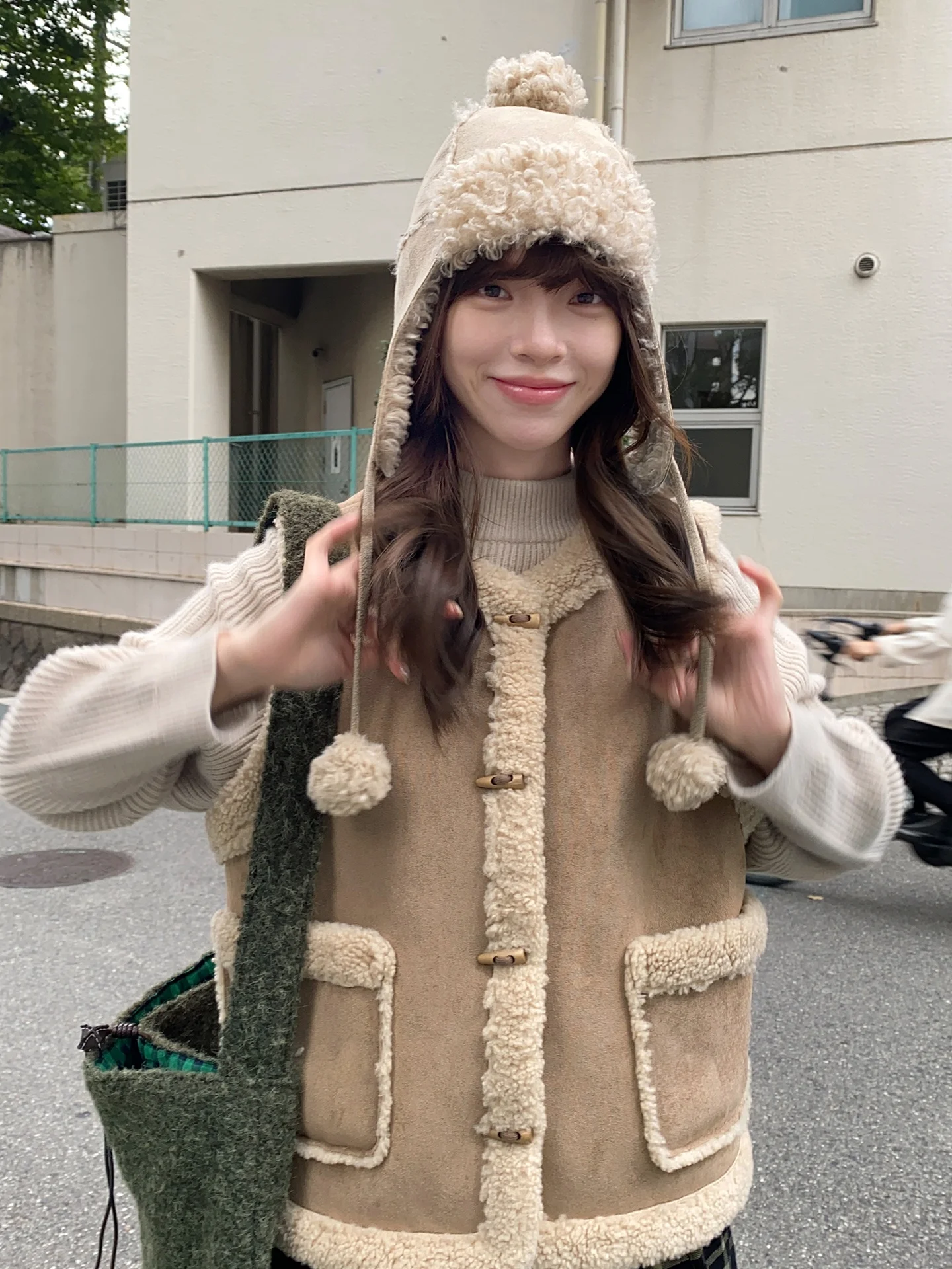 

Milk Rabbit Pl Cr Suede Double-Sided Women's Vest Winter Coat with Horn Buttons Sweet Sle Polyester Fiber