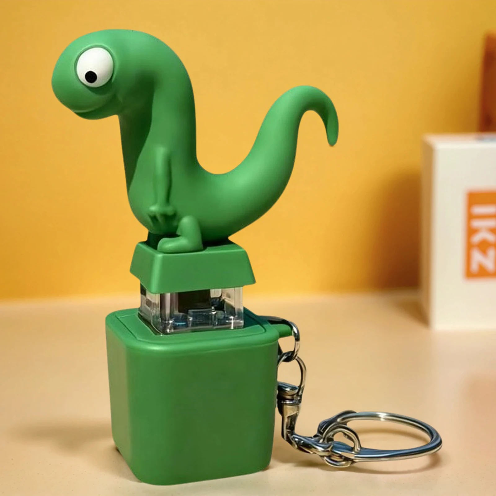 Flash Effects Lizard Button Keychain with Croaking Sound & LED Light Funny Rechargeable Lizard Fidget Clicker Toy for Adult Kids