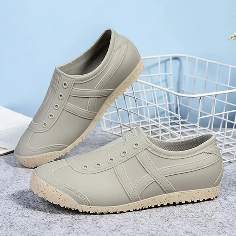 Women Outdoor Casual Shoes New Short Tube Rain Shoes Four Seasons Durable Waterproof Anti Slip Rubber Shoes Anti Slip Waterproof