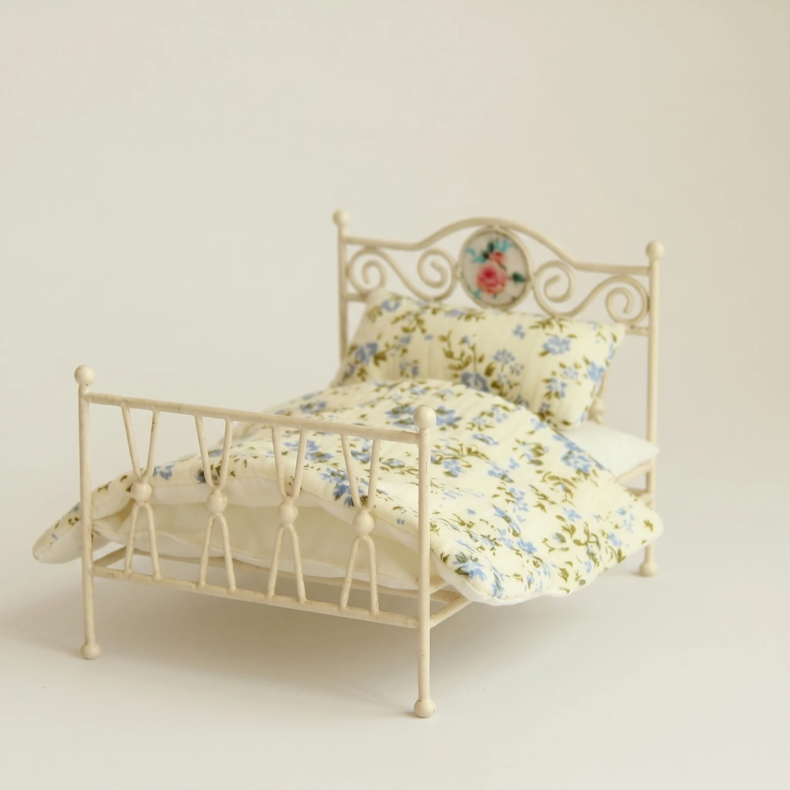 Lit miniature en métal orné av - Bedding avis et prix