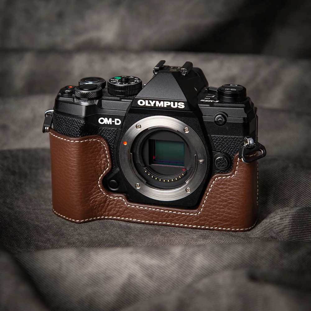 

Retro Real Leather E-M5III Camera Half Bag Vintage E-M5 Protective Case Camera Case Bag for Olympus OM-D E-M5 Mark III E-M5 Case