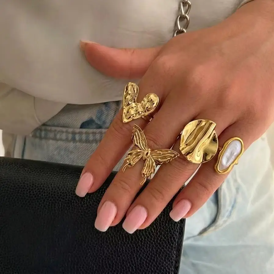 Romantischer Edelstahl-Schmetterlings-Herz-Ring für Damen, Zierlicher Statement-Stapelring, Schmuckgeschenk für Verabredungen