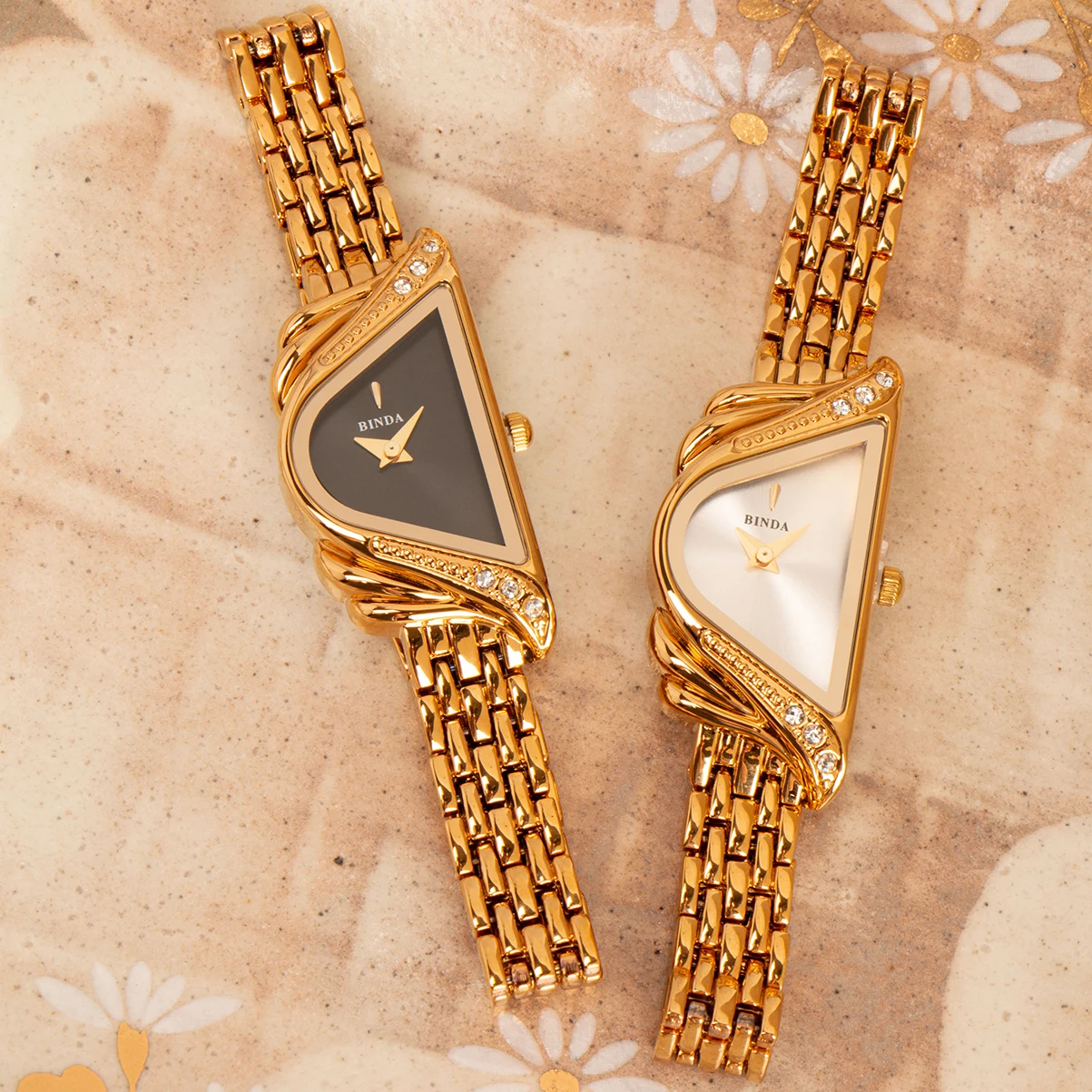 Binda 2025 Reloj de cuarzo con esfera mínima azul y caja plateada para mujer, resistente al agua hasta 30 m, regalo elegante con caja y ajustador de correa