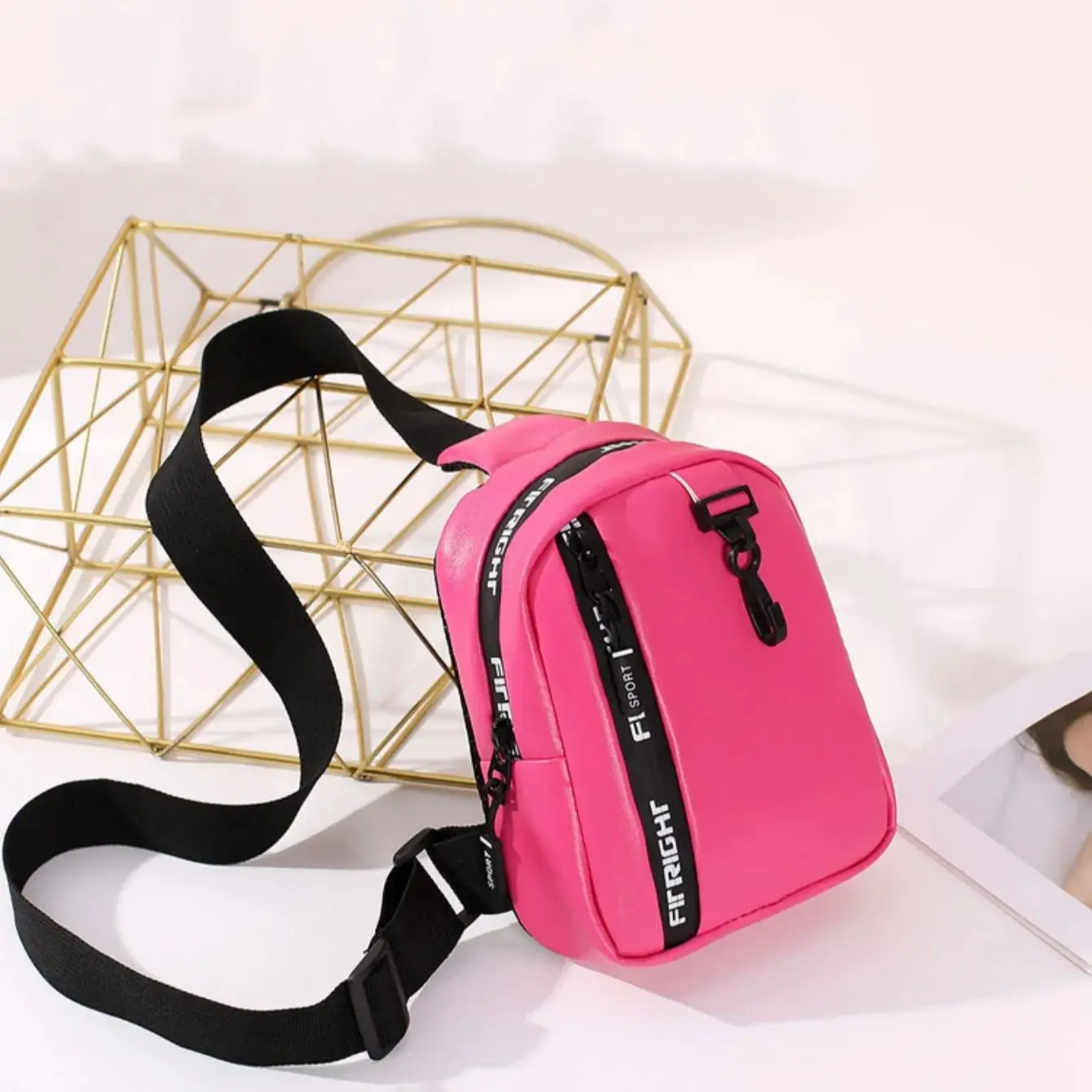 

Stylish, simple, and casual women's chest bag/crossbody bag, in rose red with an anti-theft zipper, a portable small bag for spo