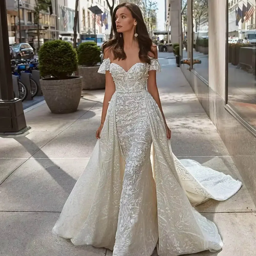 ชุดแต่งงานลูกไม้สุดหรูแบบสั่งตัดสำหรับเจ้าสาว ทรงเมอร์เมด ประดับด้วยเลื่อมระยิบระยับ พร้อมชายกระโปรงถอดได้ ไหล่ตกทรงเข้ารูป