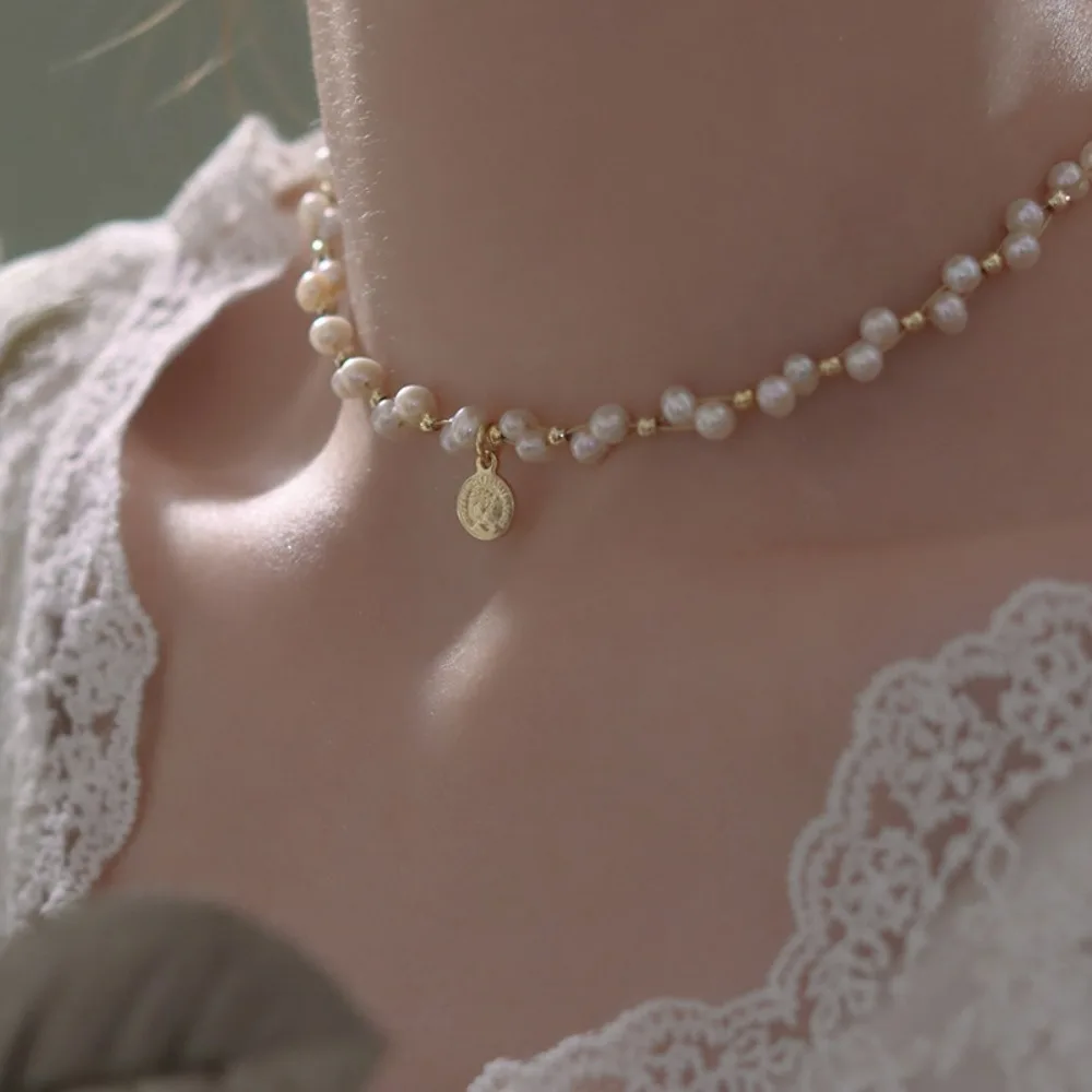 

Natural Freshwater Pearl Necklace Hand-strung Beads Metal Coin Pendant Ins Light Luxury Niche Design Temperament Short Necklace