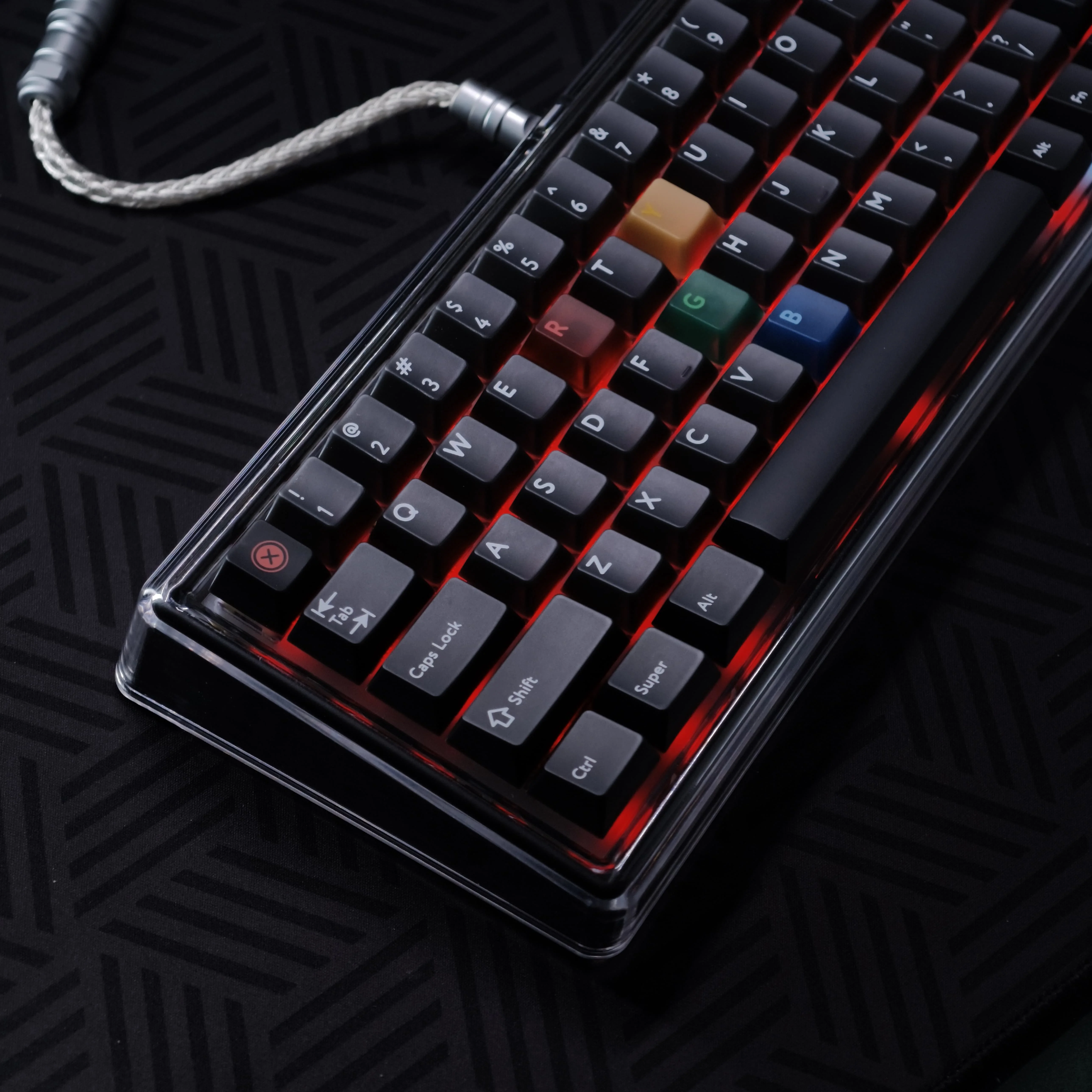 ضباب أسود من خلال غطاء مفاتيح الكمبيوتر الشخصي الأصلي ضوء شفاف للغاية مناسب للوحة المفاتيح الميكانيكية المخصصة ace68 Night Magic wo