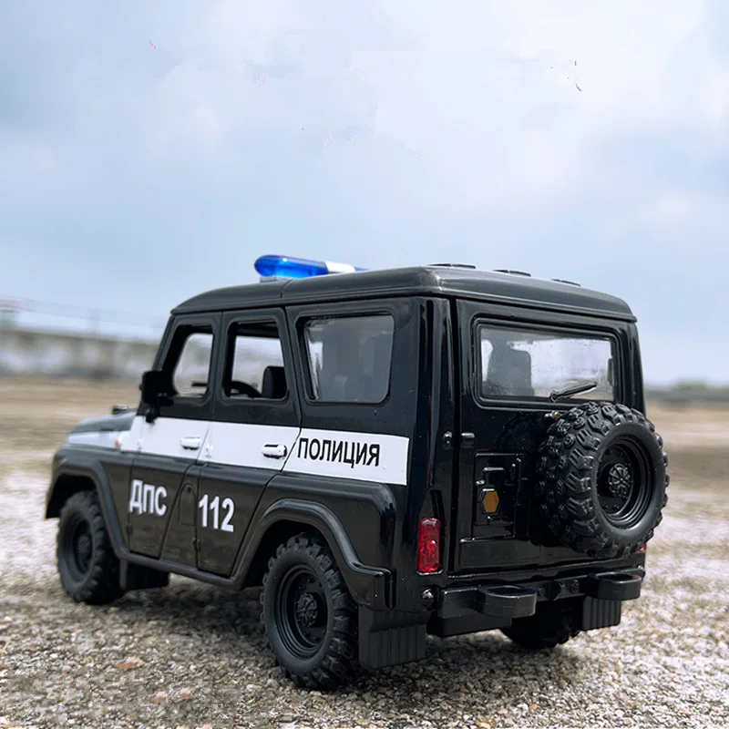 Large Size 1/18 UAZ Hunter Alloy Car Model Diecasts Metal Police Off-road Vehicles Car Model Sound and Light Childrens Toys Gift