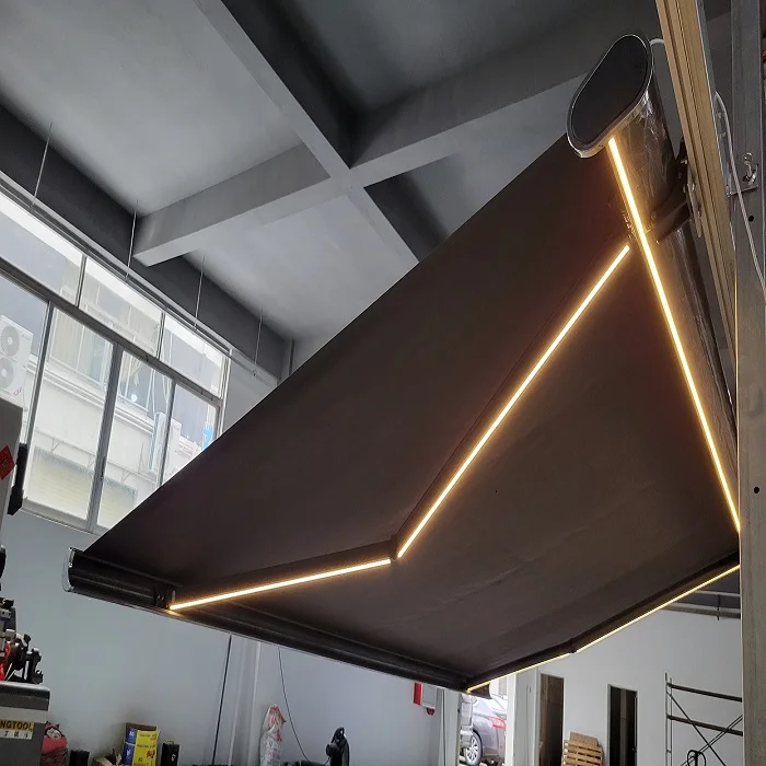 

Наружный электрический выдвижной навес-маркиза с LED-подсветкой и складными кронштейнами для балкона
