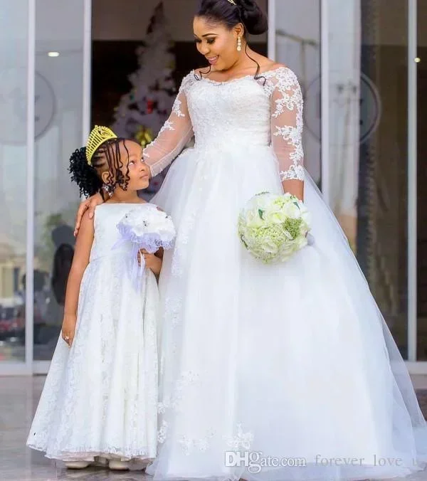 Customized Popular Beaded Appliqued Lace Plus Size Customized Bridal Gowns Black Woman Puffy Half Sleeve Wedding Dresses