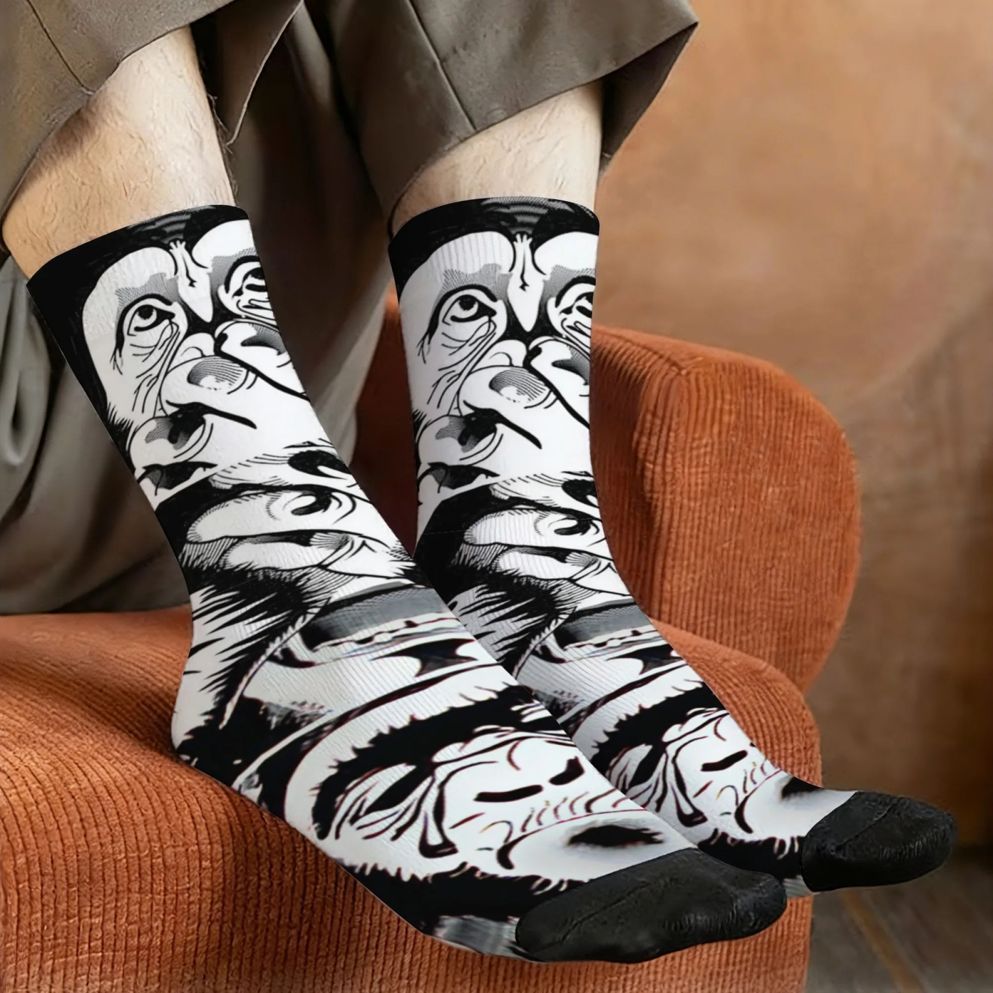 

Novel black and white cartoon gorilla art print men's socks, Harajuku retro street style casual socks, fun party gift.