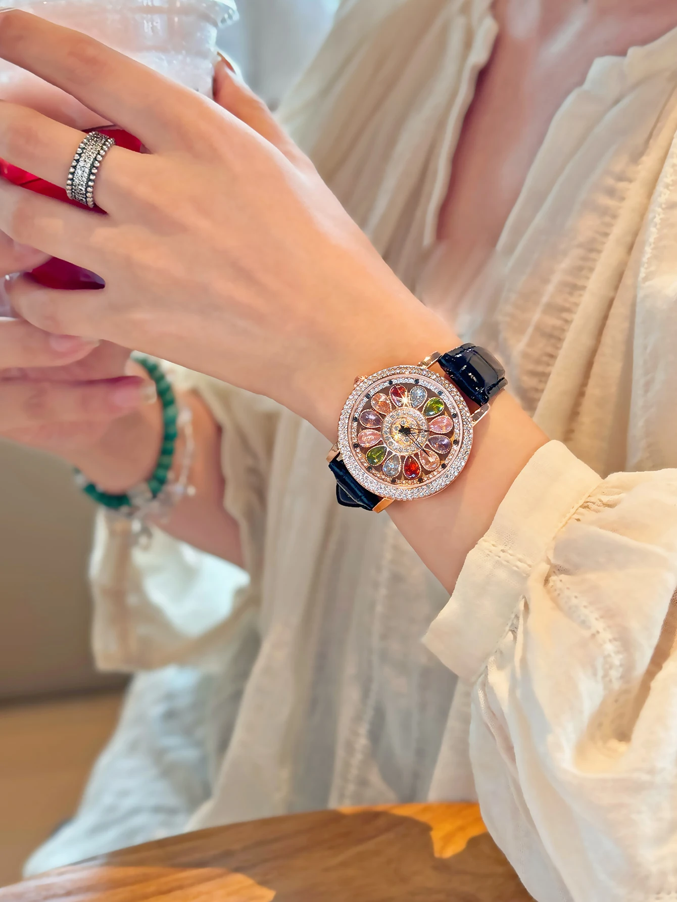 A dazzling and stylish luxury women's watch, quartz watch set with colored rhinestones and featuring a captivating rotating dial