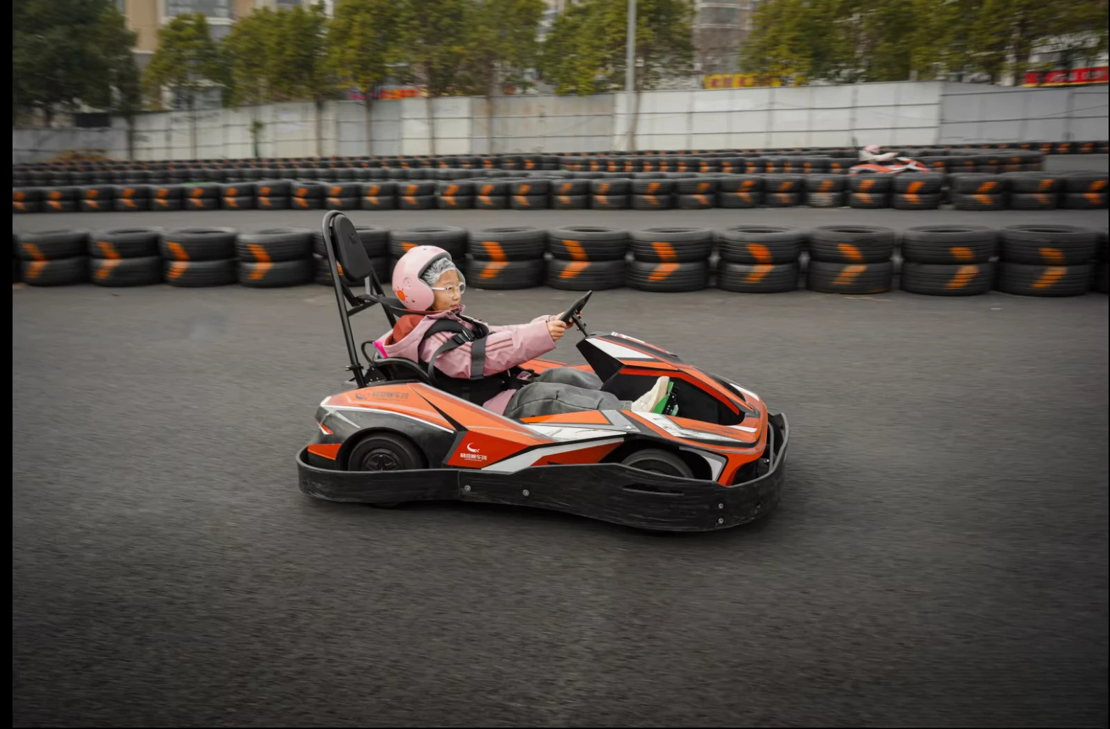 Electric compact agile high-performance kart 112kg empty car mass 2.5m steering radius, outdoor use, brushless motor,