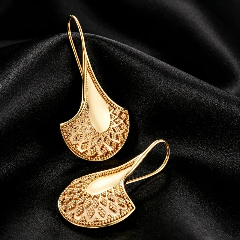 Elegant Luxury Golden Color Ginkgo Shaped Hook Earrings for Women Minimalist Style Personalized Banquet Anniversary Jewelry Wear