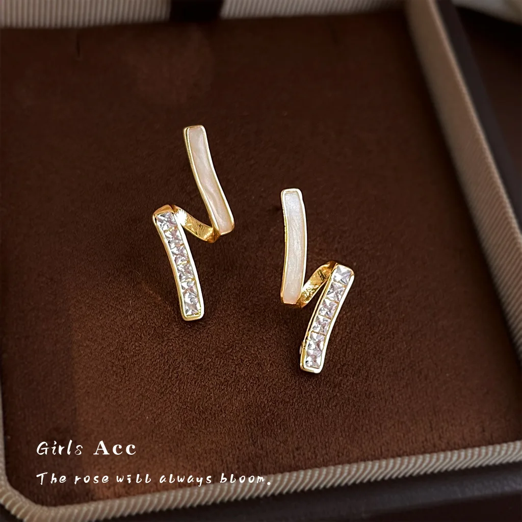 

Women Fashion Commute Minimalist Geometric Line Zircon Stud Earrings French Milk White Glazed Niche Luxury High Grade Earrings