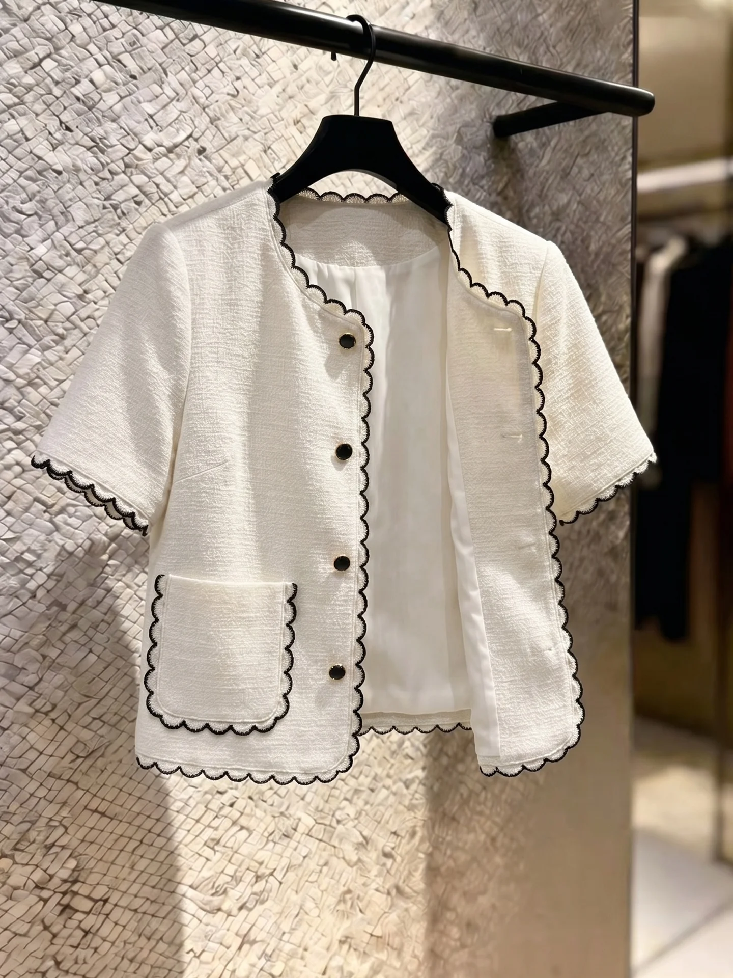 Chic Contrast Color Lace Design Single Button Sun Protection Jacket Loose Casual Short Sleeve Women's Top Summer Fashion Commute