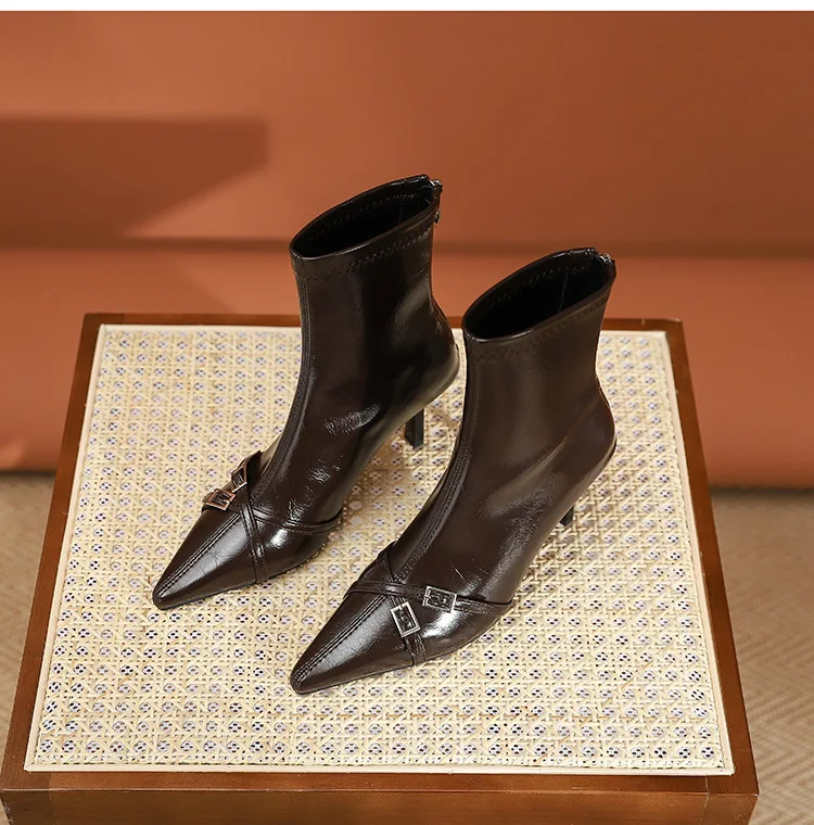 

Модные коричневые узкие ботинки на высоком каблуке с острым носком, универсальная женская обувь на осень-зиму, пара с юбками в корейском стиле