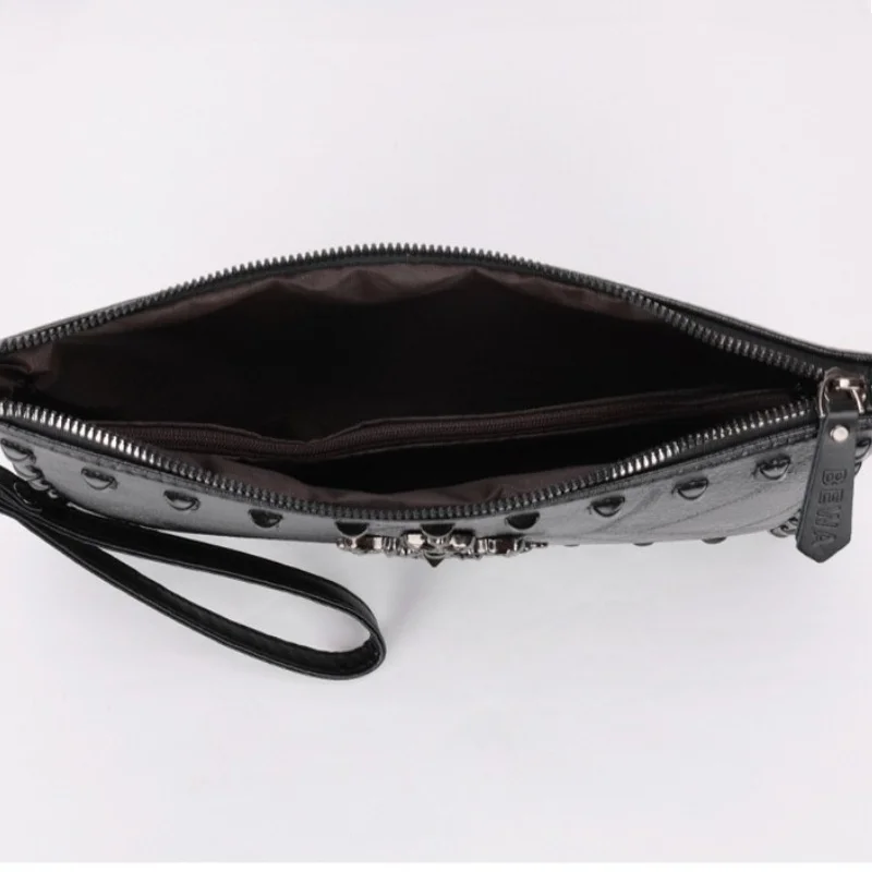 Totenkopf-Nieten-Clutch Herren-Handtaschen Modische Herren-Clutches Große Kapazität Umschlagtasche Männliche Rock-Style-Handtasche Geldbörse Handytasche – Detail 6