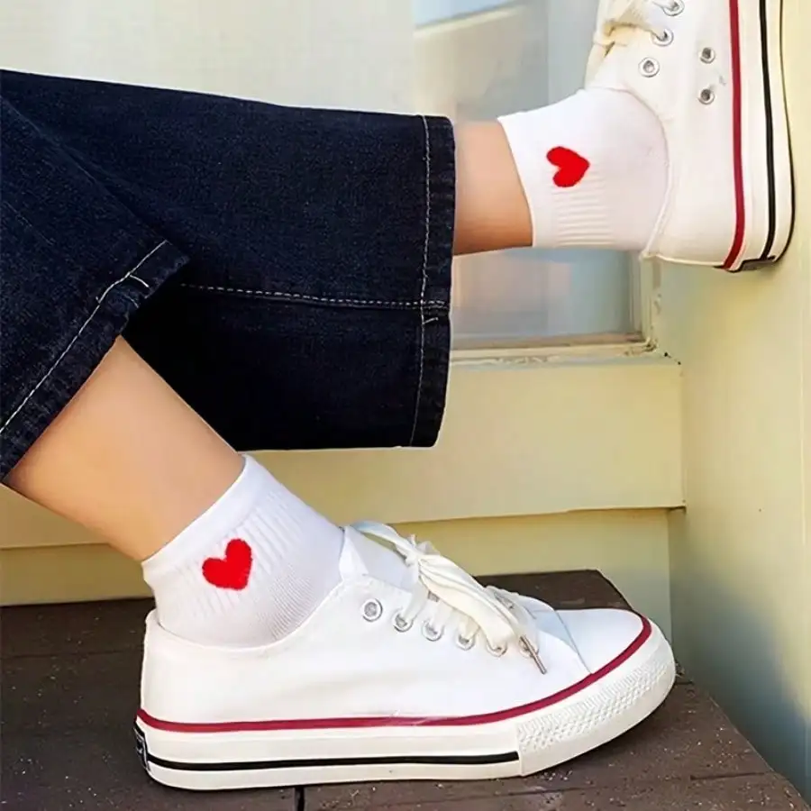 5 paia di calzini bianchi a forma di cuore, traspiranti e confortevoli, adatti a tutte le stagioni, design con motivo simpatico cartone animato