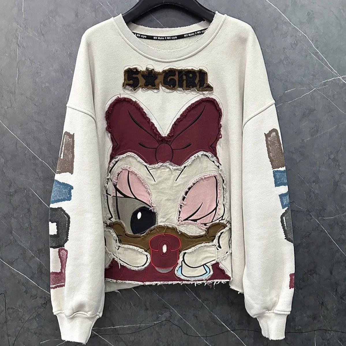 

Women's plus-size industrial-style patch embroidery cartoon round neck loose long-sleeve sweatshirt