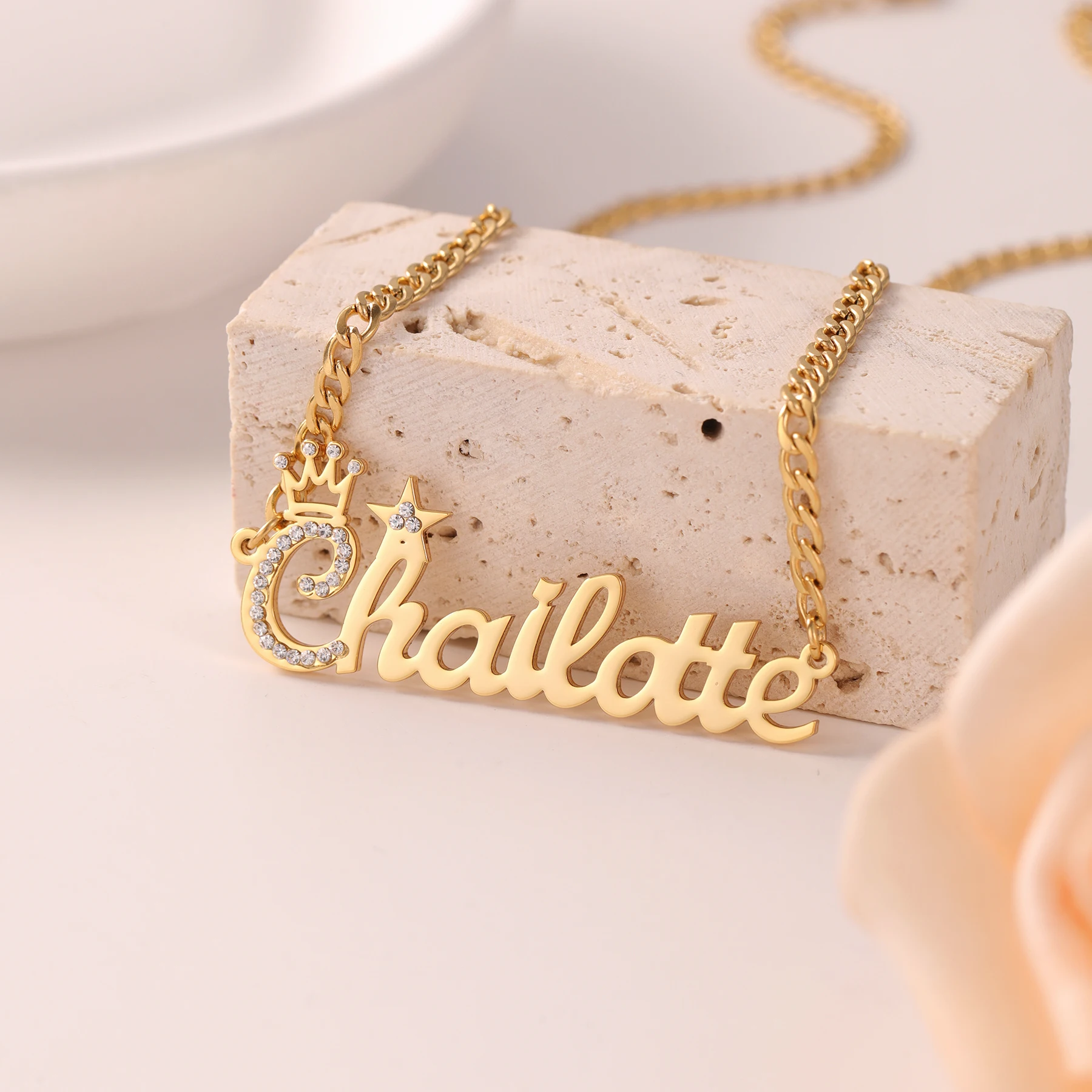 Personalisierte Namenskette mit Krone, 18K vergoldet, Goldstern-Kristall-Namensschild-Anhänger, die Superstar-Namensketten – Detail 3