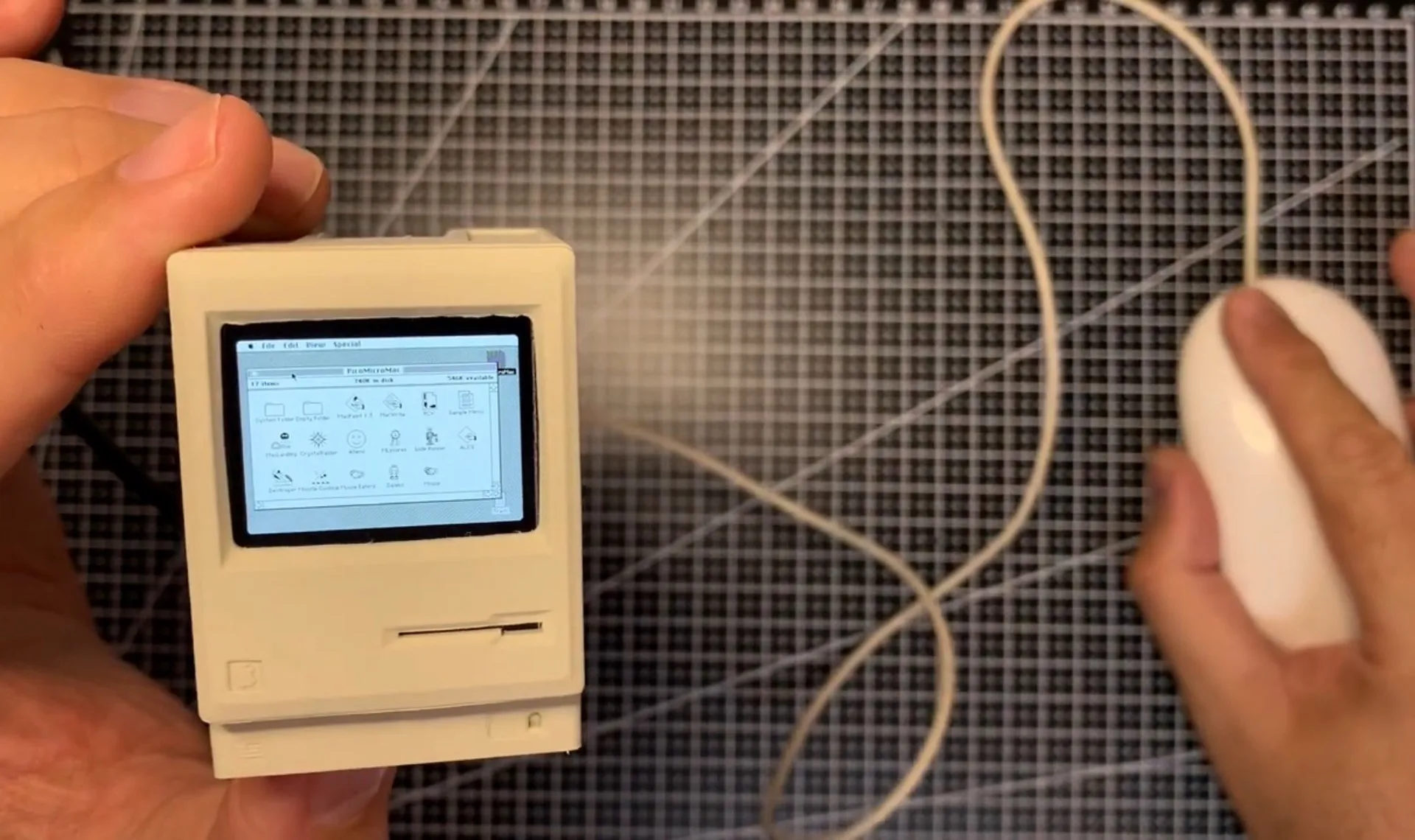 كمبيوتر ريترو ميني ماك محمول باليد |   ماكوس عملي 1984 على RP2040، شاشة أحادية اللون مقاس 2 بوصة، حافظة مطبوعة ثلاثية الأبعاد مجمعة مسبقًا #3