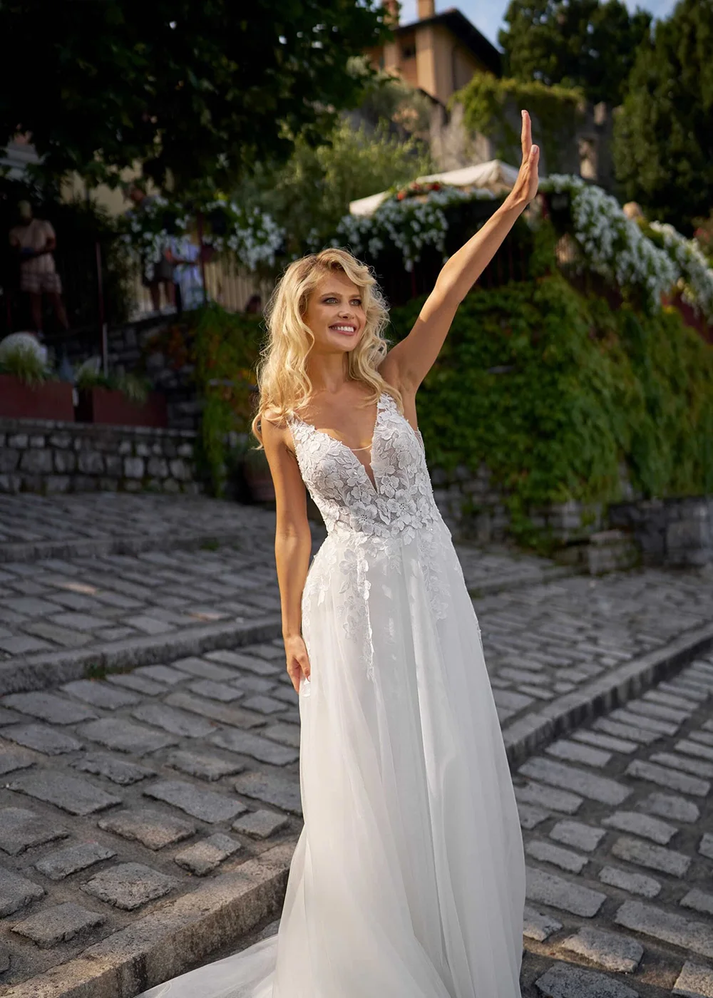 Customized Ivory Wedding Dress A Line Tulle Lace Appliques Deep V Neck Backless Bridal Dress Women's Boho Bride Dresses