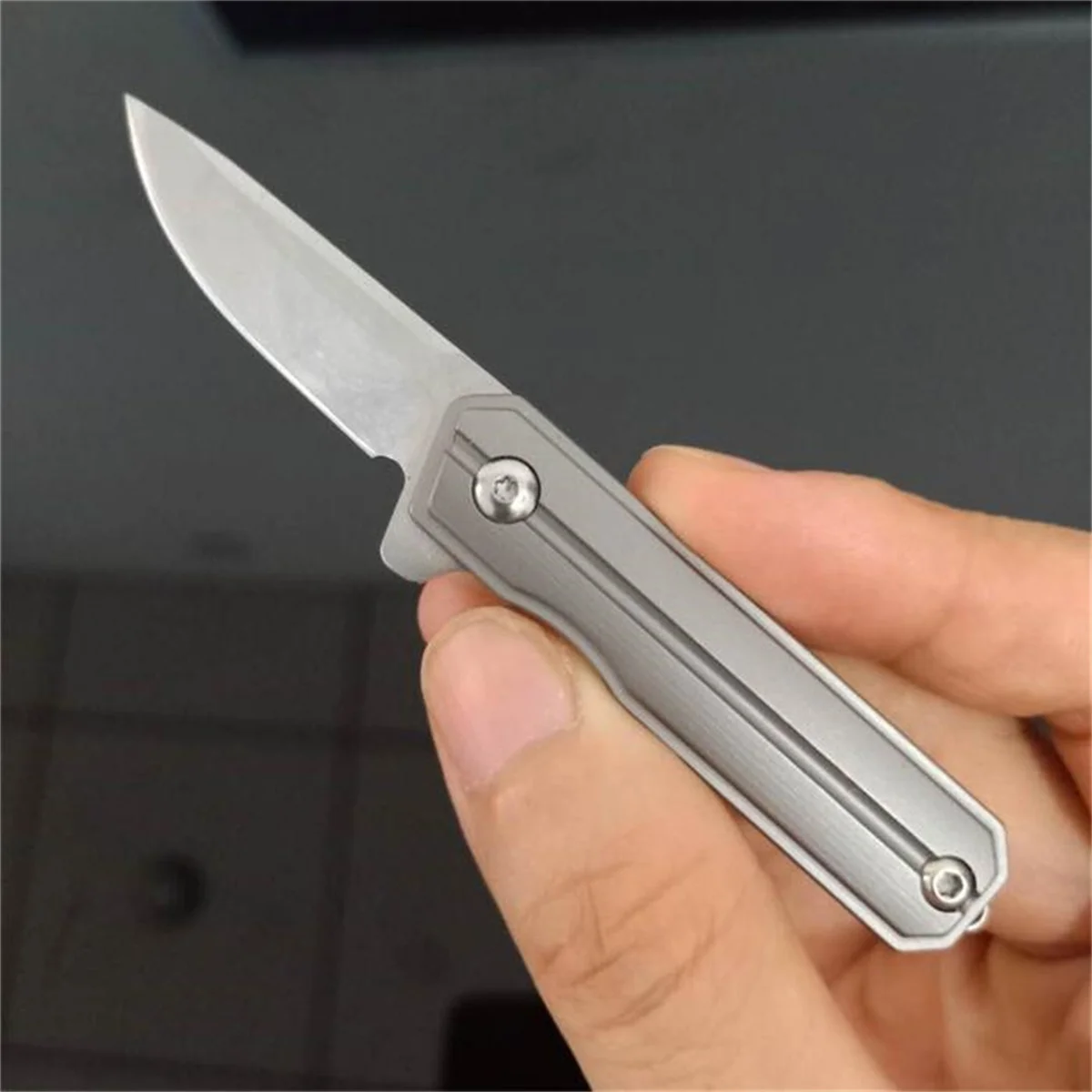 EDC Titanium Alloy Folding Knife Keychain Knife Sharp D2 Steel Outdoor  Portable Unpacking Knife Mini Fruit Knife