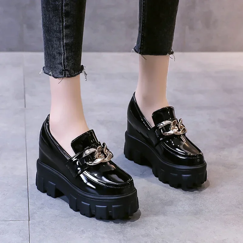 

2024 New Women Patent Leather Chunky Sneakers Loafers Breathable Chain High Heels Platform Casual Shoes Flats Woman Vulcanize