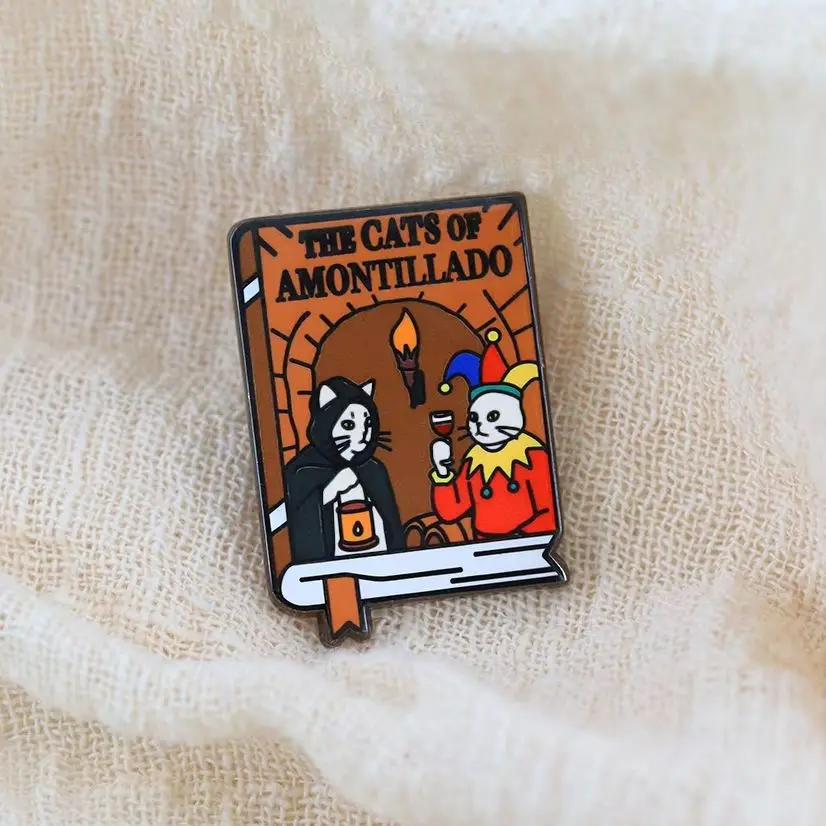 Pin de Esmalte 'Los Gatos de Amontillado' de Edgar Allan Poe, Parodia Literaria, Insignia de Libro para Amantes de la Lectura, Escritores, Regalo para Biblioteca, Broche para Bolsa