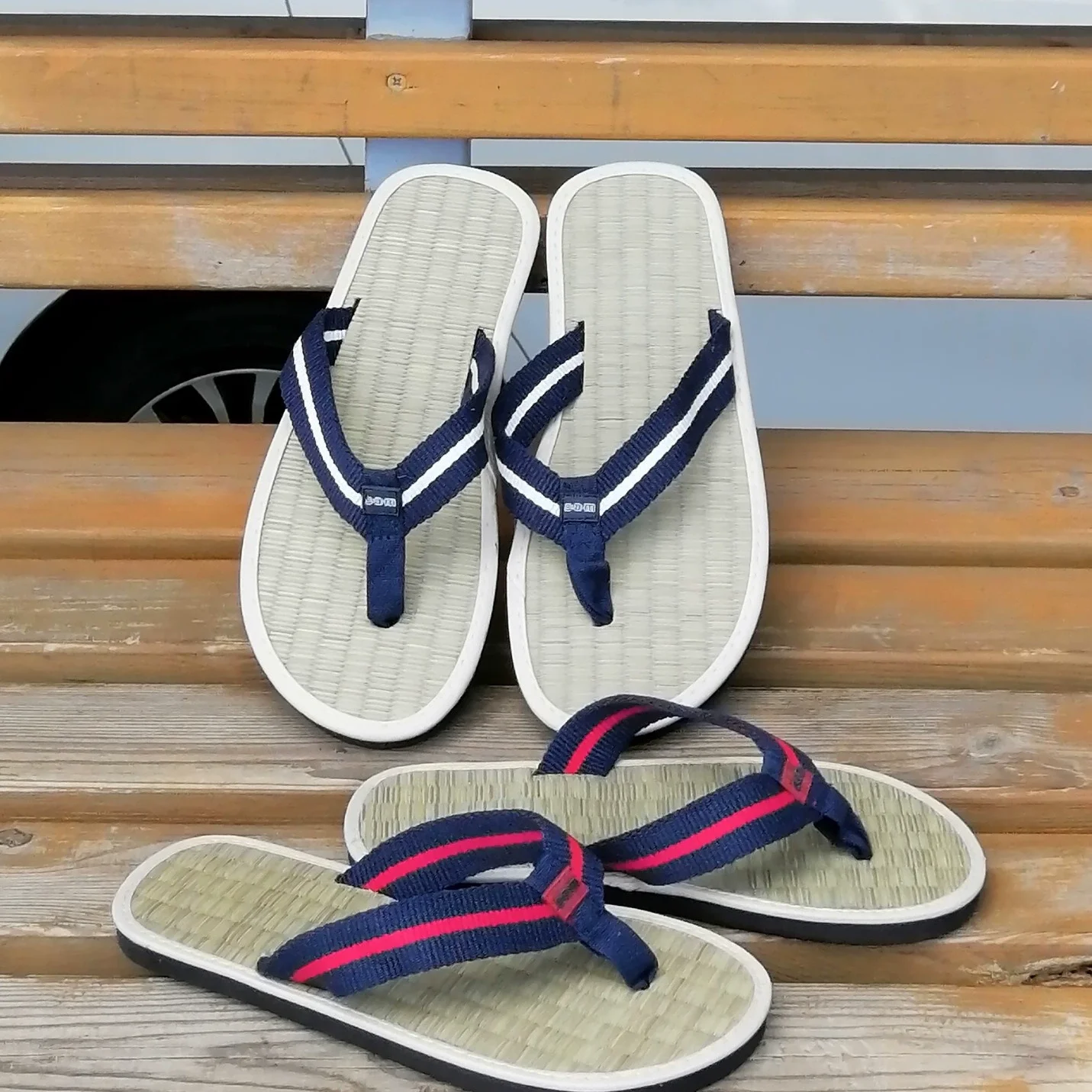 

Unisex Summer Flip-Flops - Woven Natural Rush Grass Thong Sandals with Cloth-Covered Toe Post, Breathable Bohemian Style