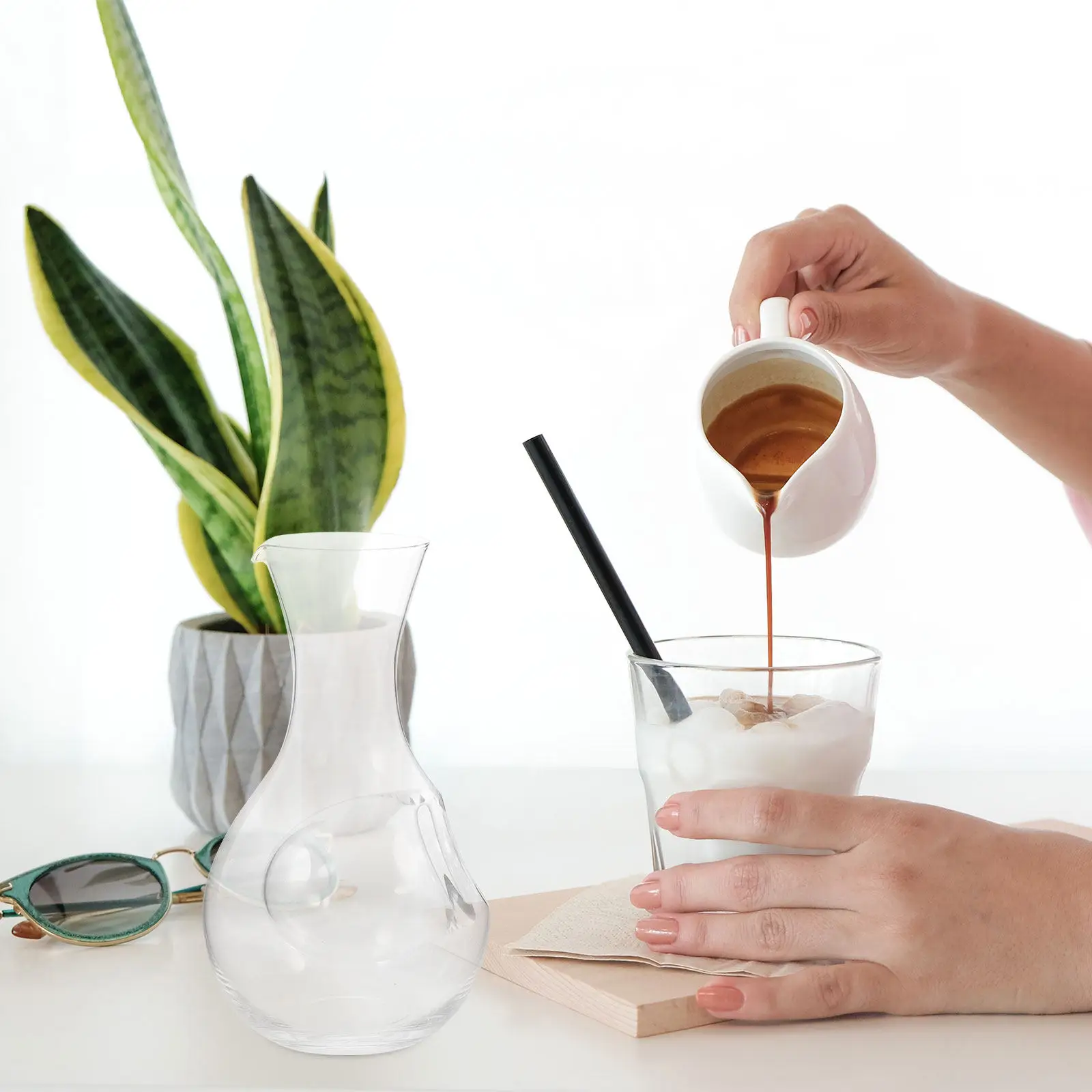 400Ml Glass Wine Decanter Small Cold Sake Decanter Thumb Grip Design Temperature Retention Beverage Dispenser Bar Serving Carafe