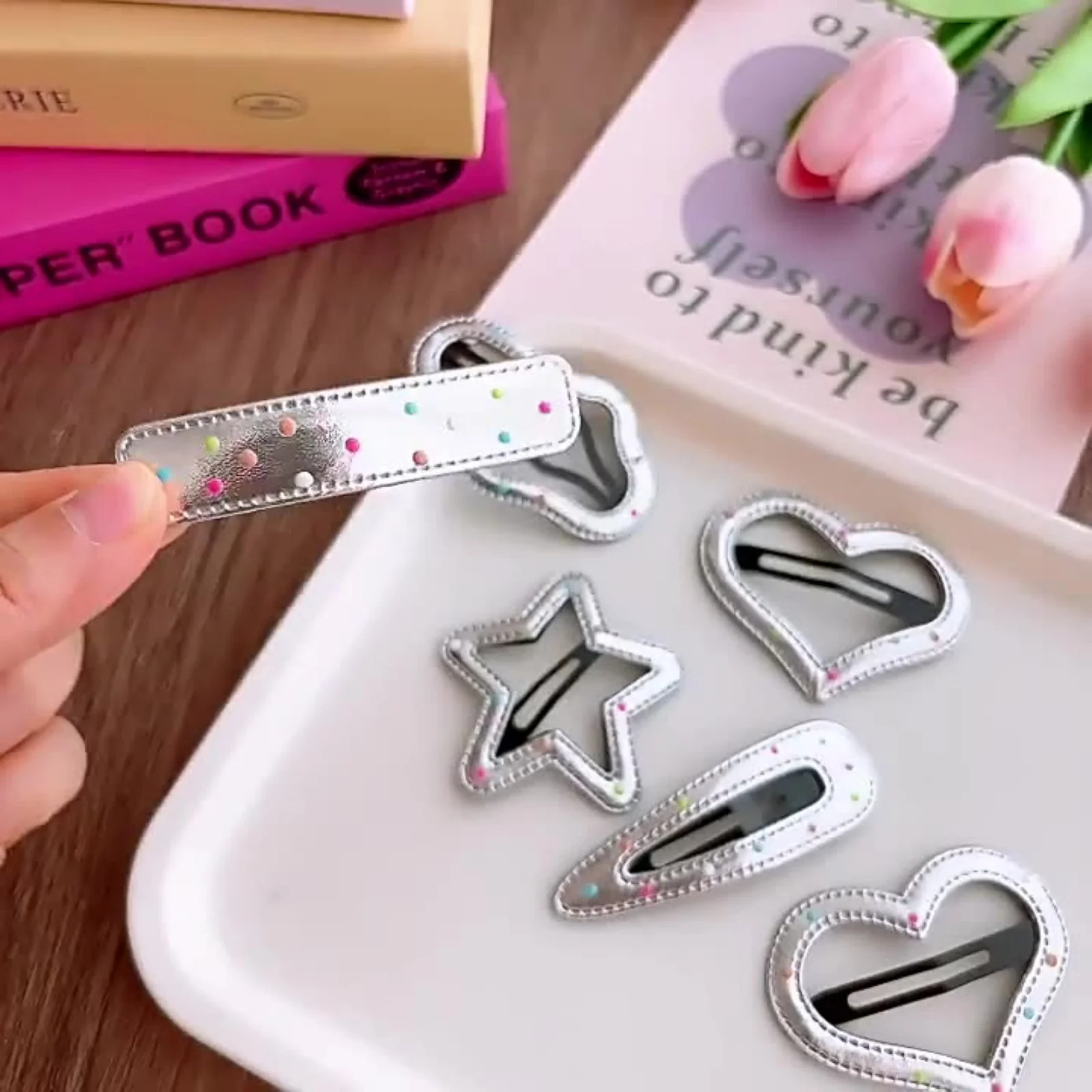 مجموعة مشابك شعر لامعة فضية مكونة من 5 قطع على شكل نجمة وقلب وشريط، وإكسسوارات شعر لطيفة ولامعة مثالية لأنيقة الفتيات