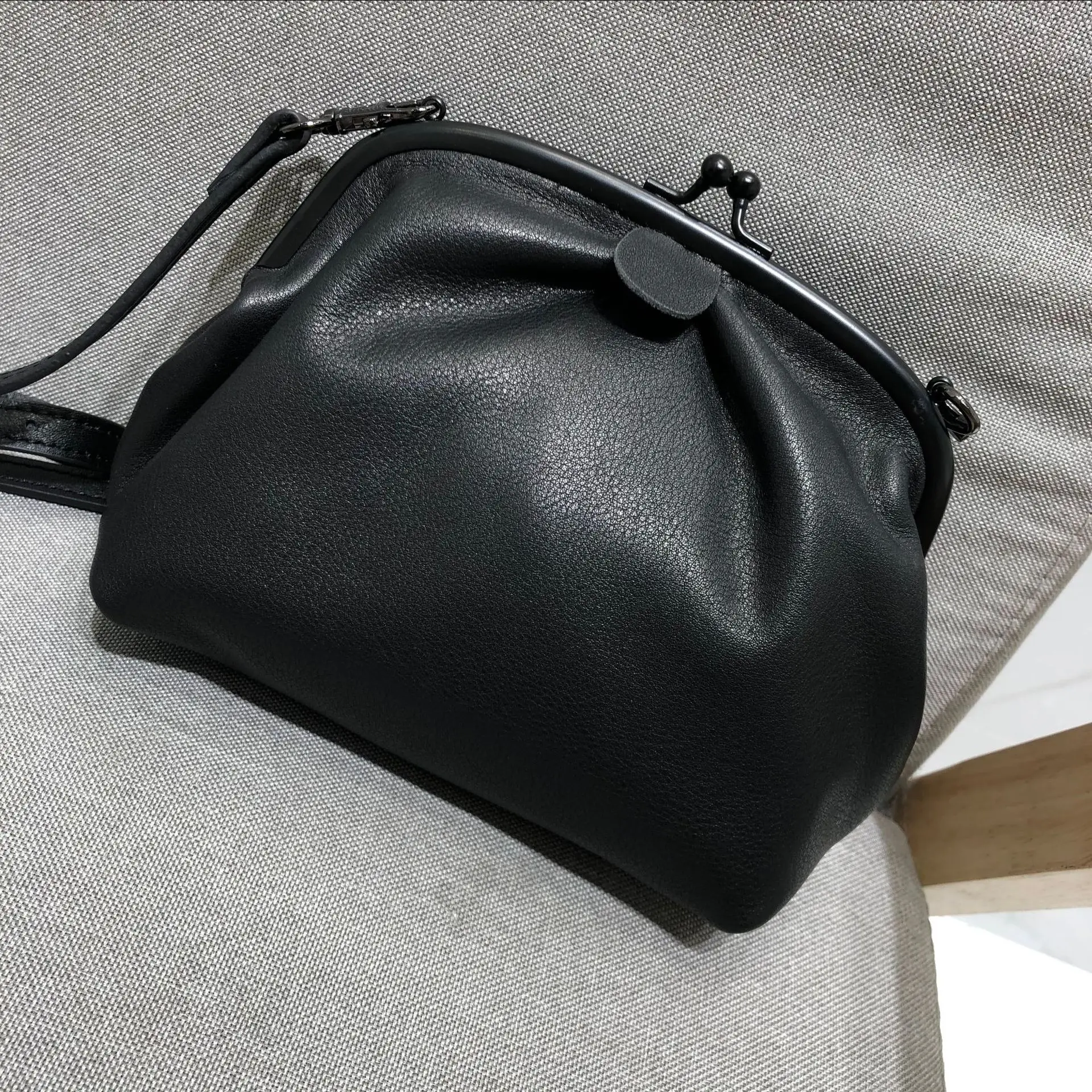 Vintage Leather Handmade Top Layer Cowhide Shoulder Bag Crossbody Bag Women\'s Chest Bag Fanny Pack Small Bag Clip Bag