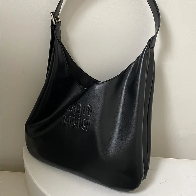 MBTI Borsa tote alla moda per donna Borsa a tracolla nera morbida di lusso per tutte le partite Borsa femminile shopper casual in pelle PU di grande
